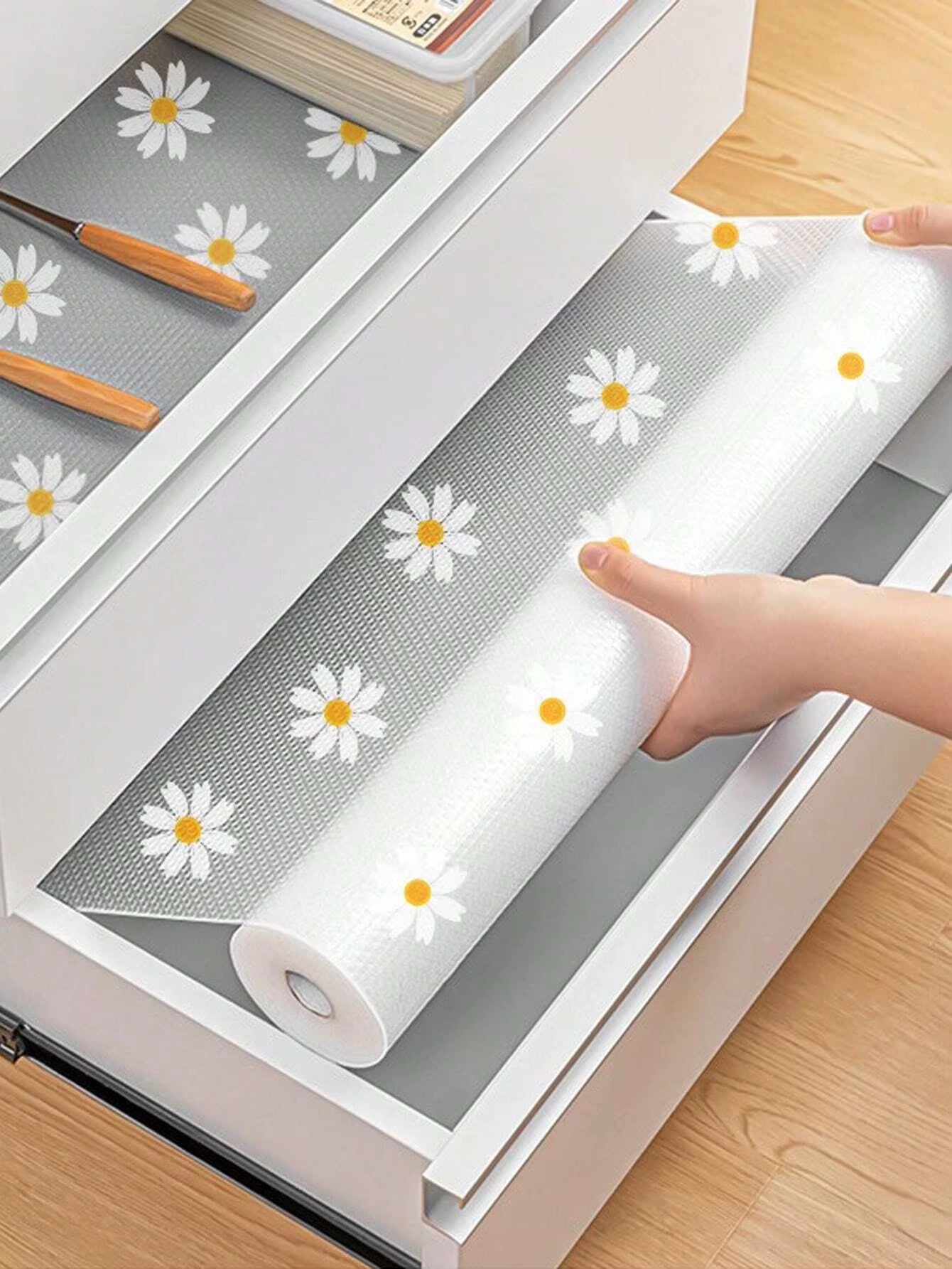 1 Roll Daisy Shelf Liner for Kitchen Cabinets EVA Waterproof Fridge Pad Cupboard Mat Easy Placemats Non-Adhesive Drawer Liner